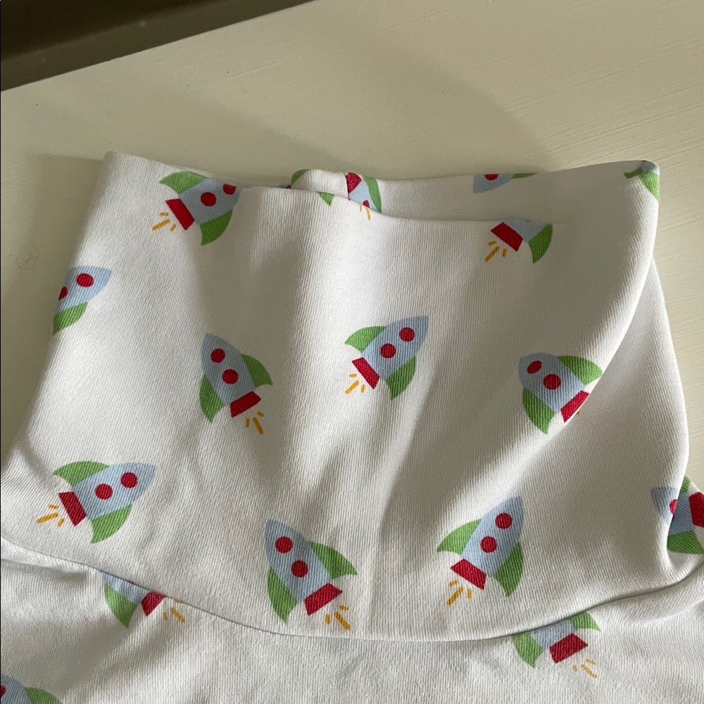 Little English White turtleneck with rocket print